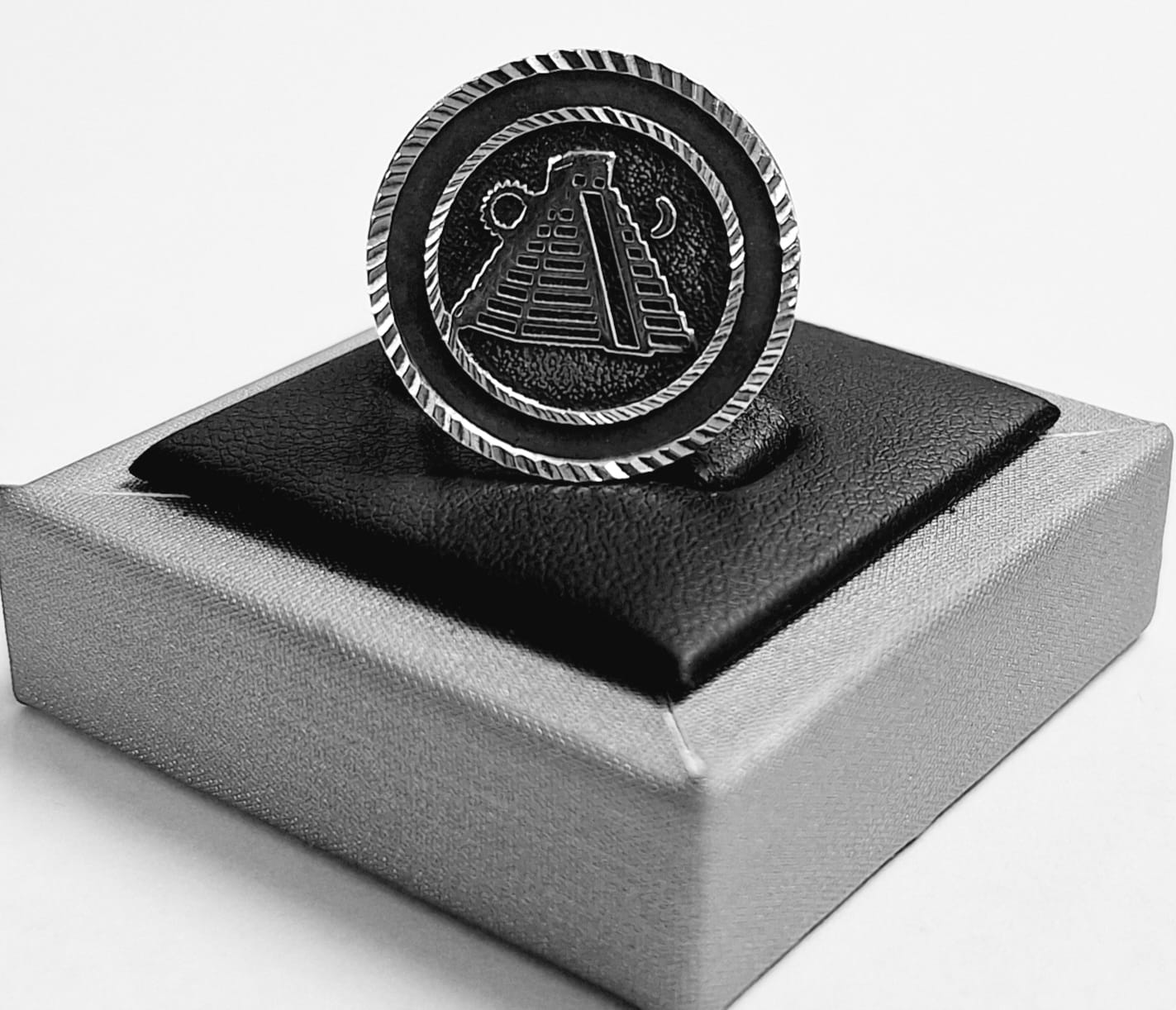ANILLO PIRÁMIDE EN PLATA 925