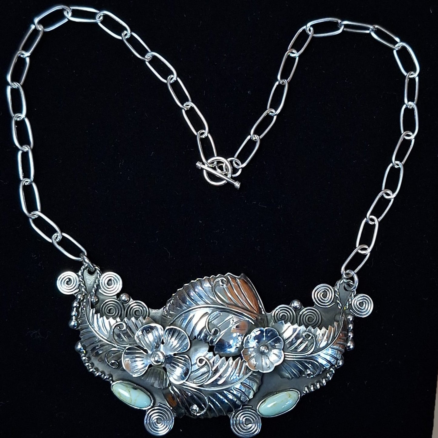COLLAR TRABAJO NAVAJO CON INCRUSTACIONES DE TURQUESA EN PLATA LEY 925