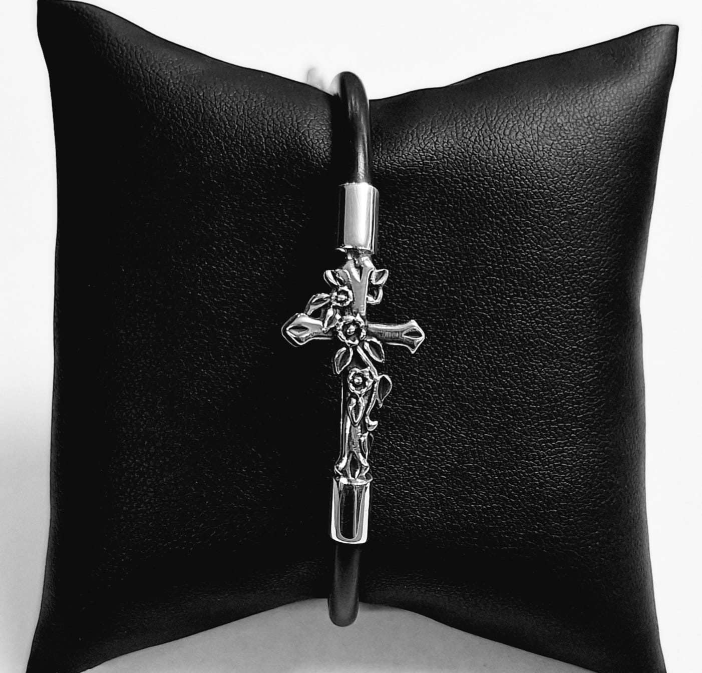 BRAZALETE EN PLATA LEY 925 CON CAUCHO