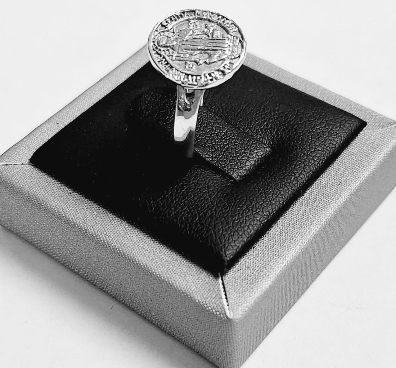 ANILLO SAN BENITO EN PLATA LEY 925