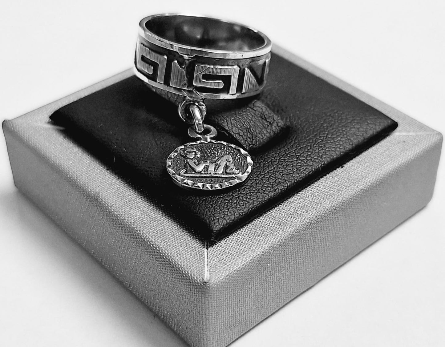 ANILLO GRECAS CON COLGANTE CHACMOOL EN PLATA LEY 925