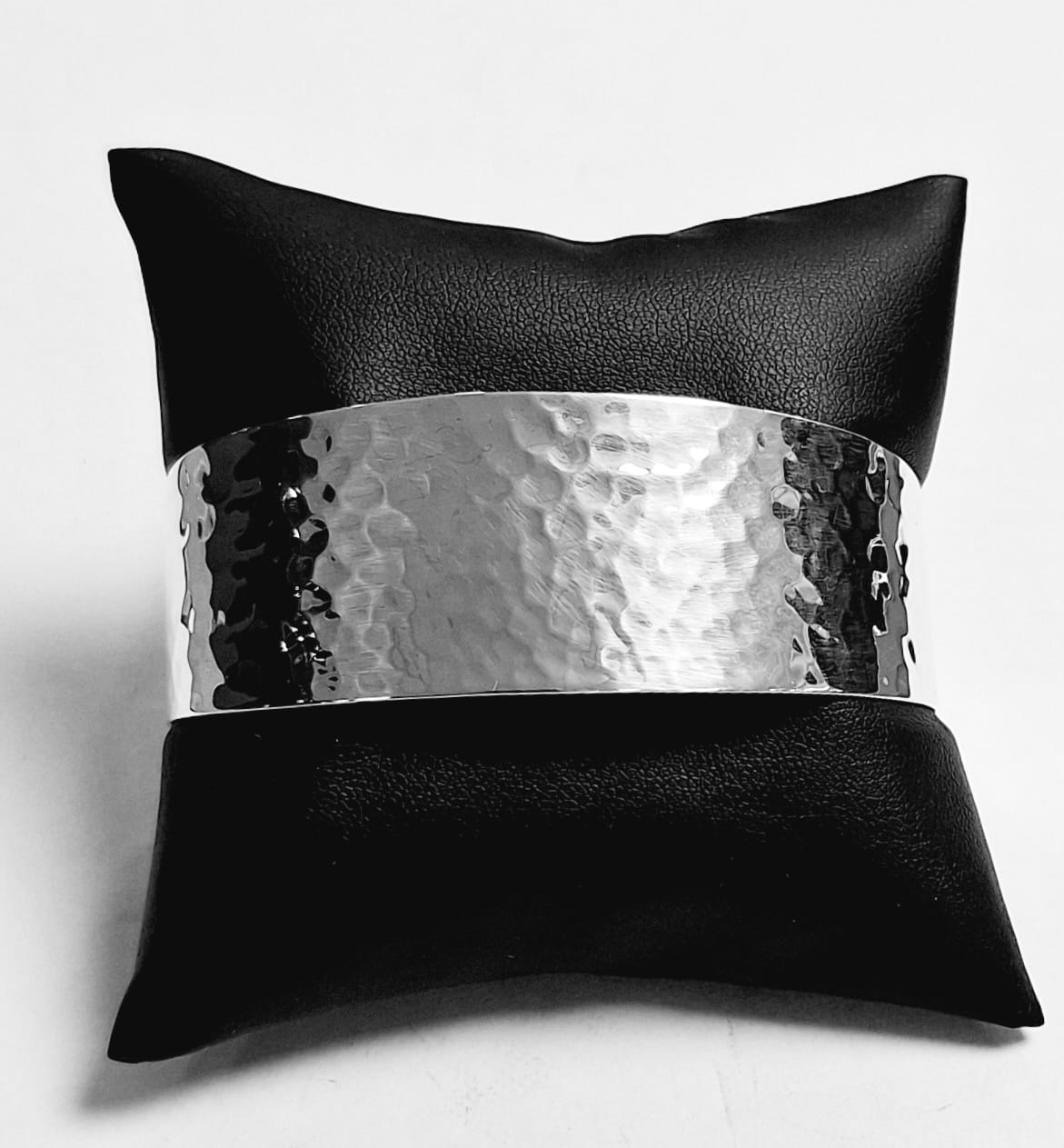 BRAZALETE MARTILLADO EN PLATA LEY 925