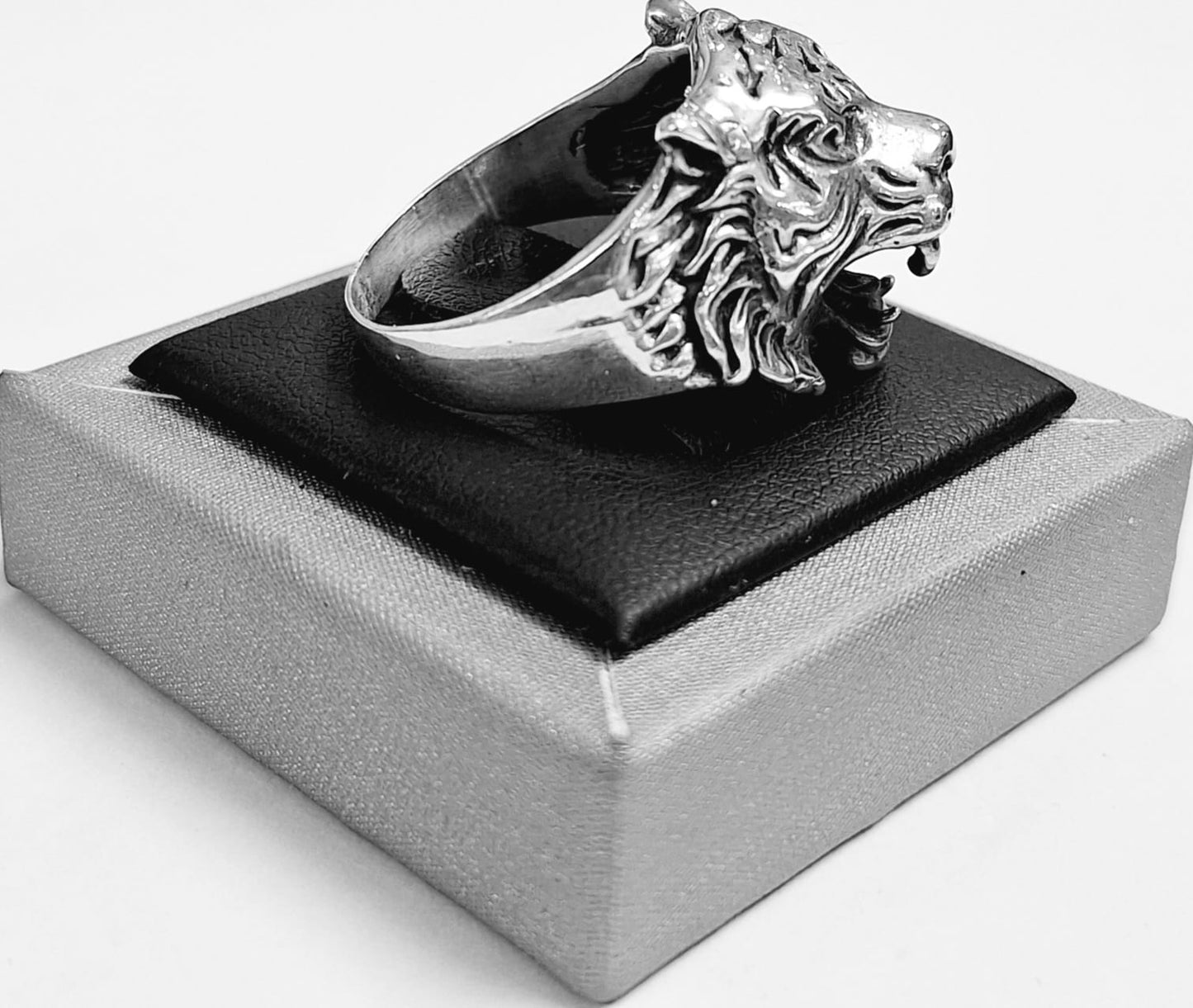ANILLO CABEZA DE TIGRE EN PLATA LEY 925