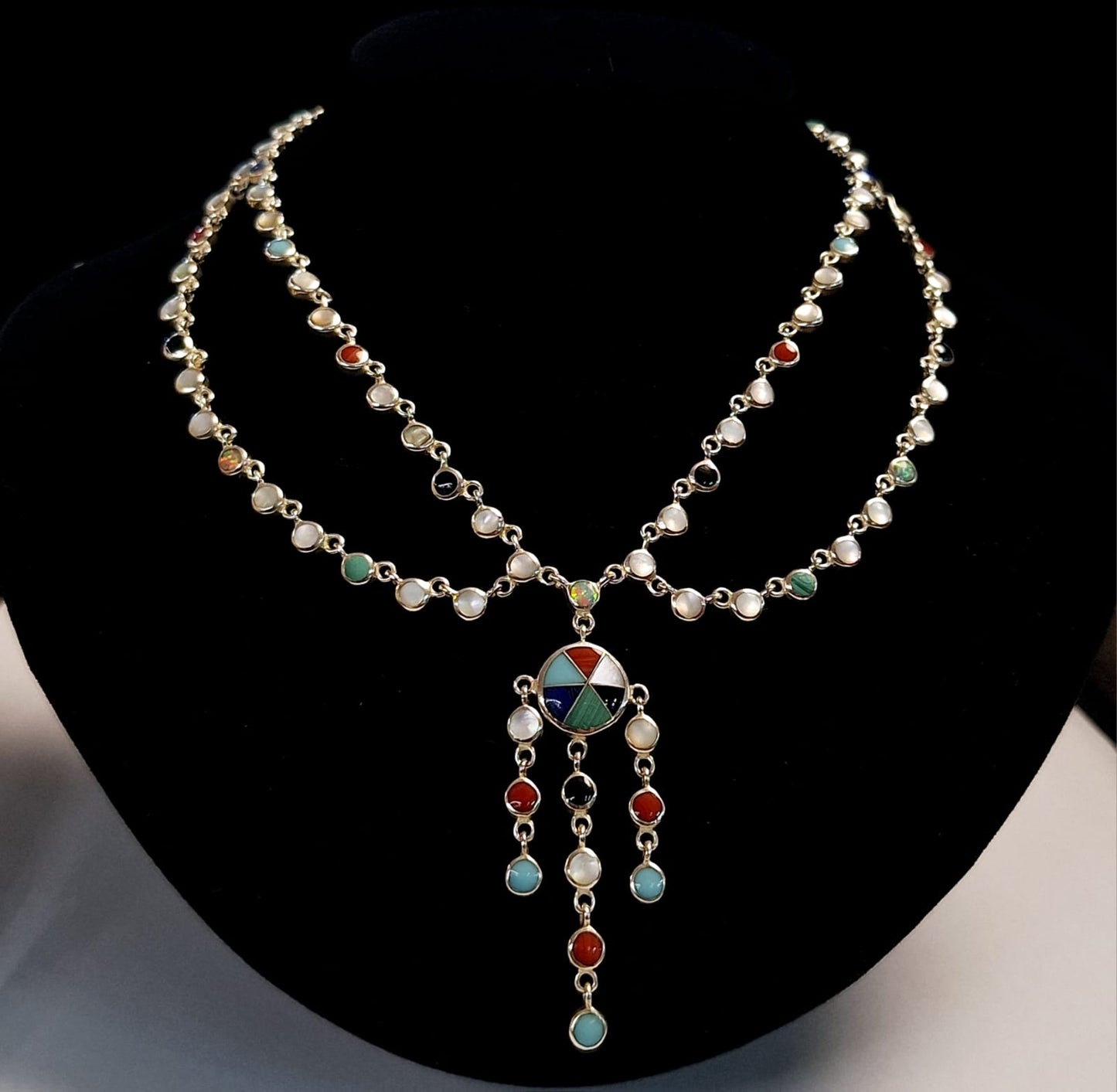 COLLAR CON INCRUSTACIONES DE PIEDRA EN PLATA LEY 925