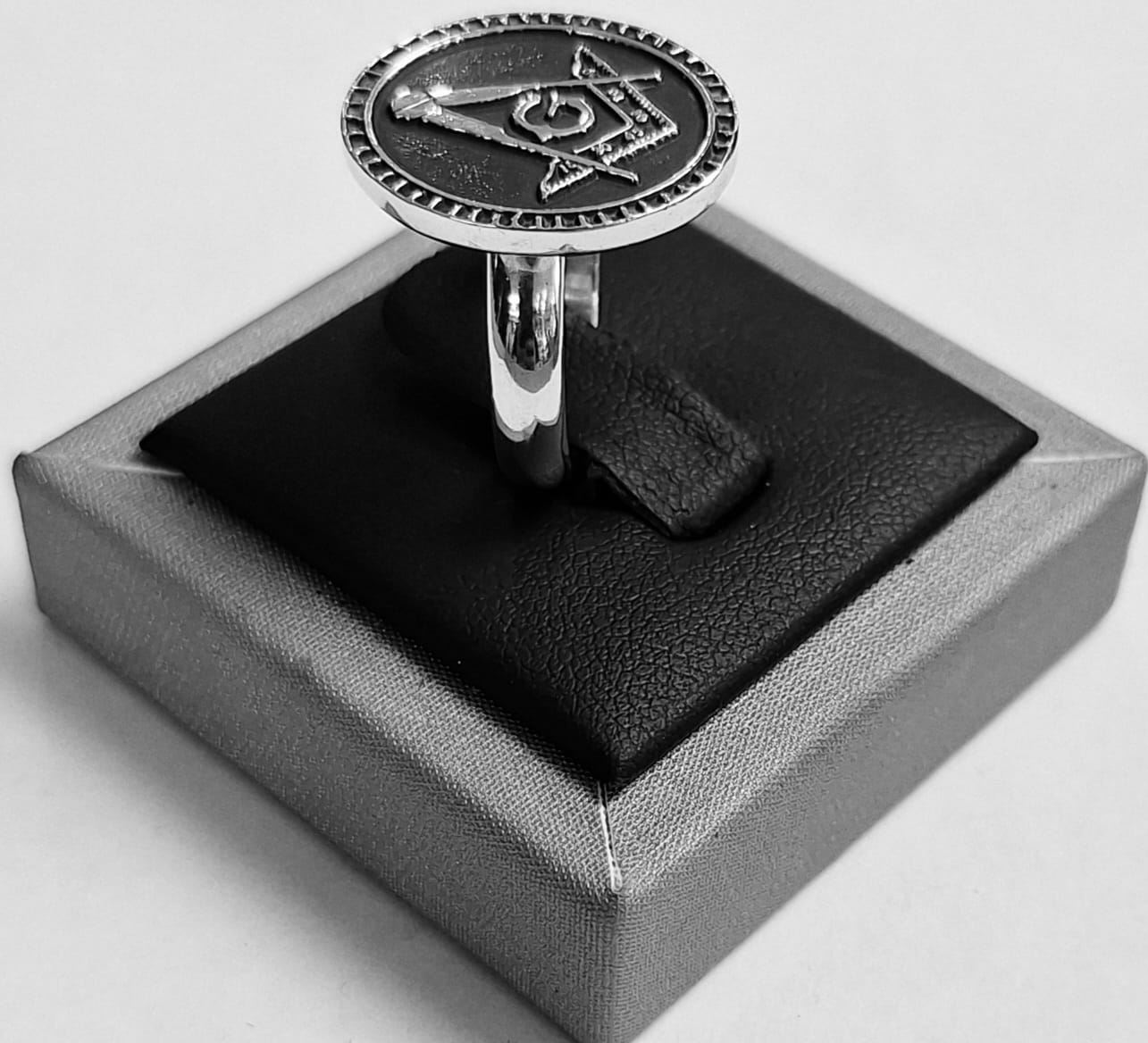 ANILLO EMBLEMA MASÓNICO EN PLATA LEY 950