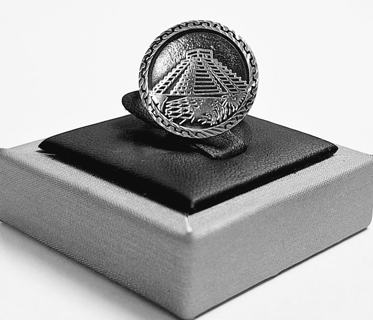 ANILLO PIRAMIDE EN PLATA LEY 925