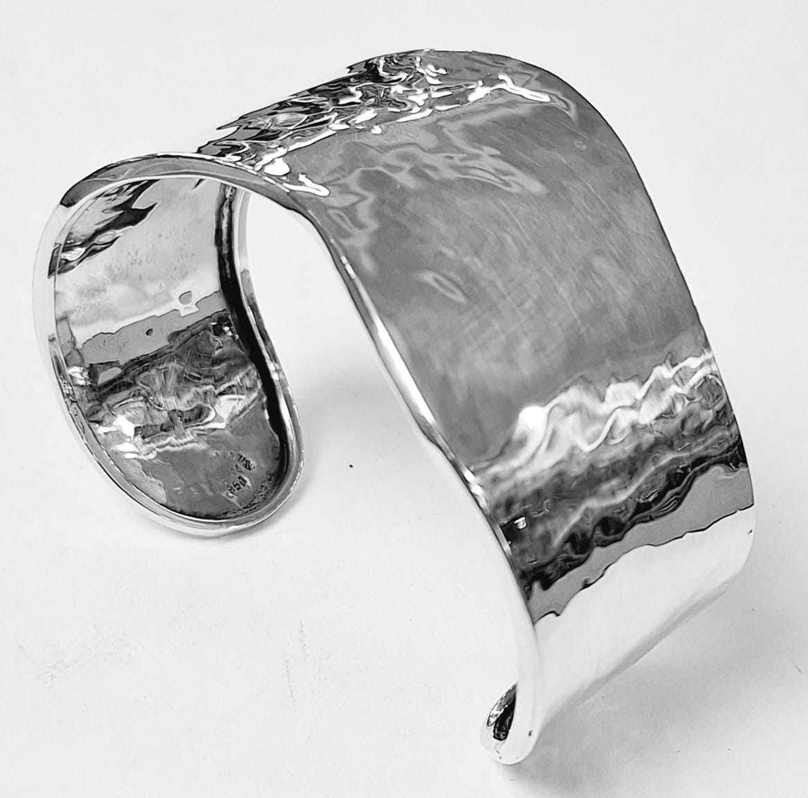 BRAZALETE MARTILLADO EN PLATA LEY 950