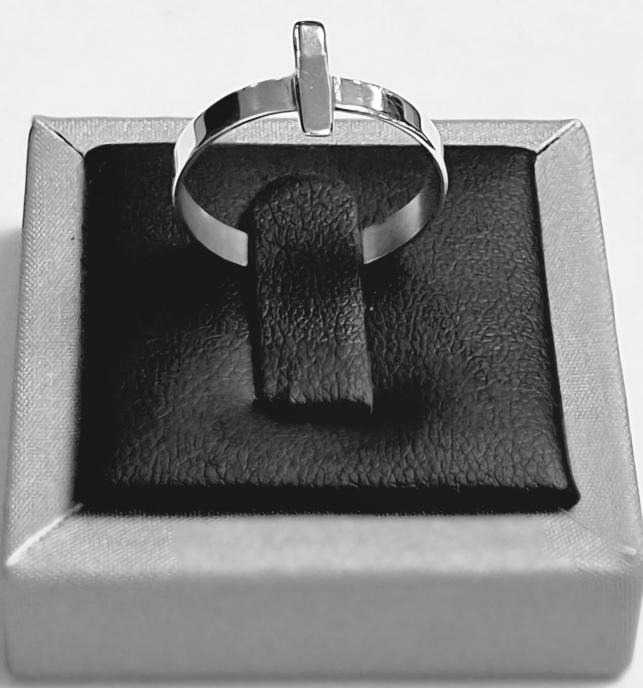 ANILLO CRUZ EN PLATA LEY 925
