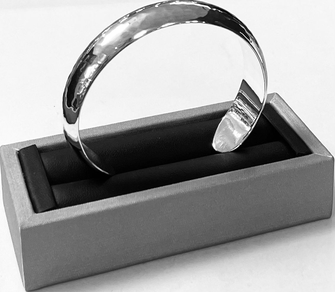 BRAZALETE MARTILLADO EN PLATA LEY 925