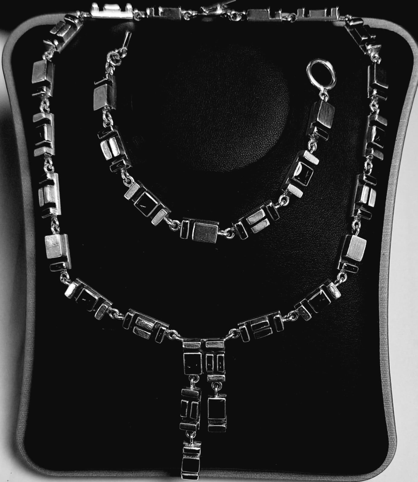 SET DE COLLAR MOSAICO CON INCRUSTACIONES DE OBSIDIANA EN PLATA LEY 925