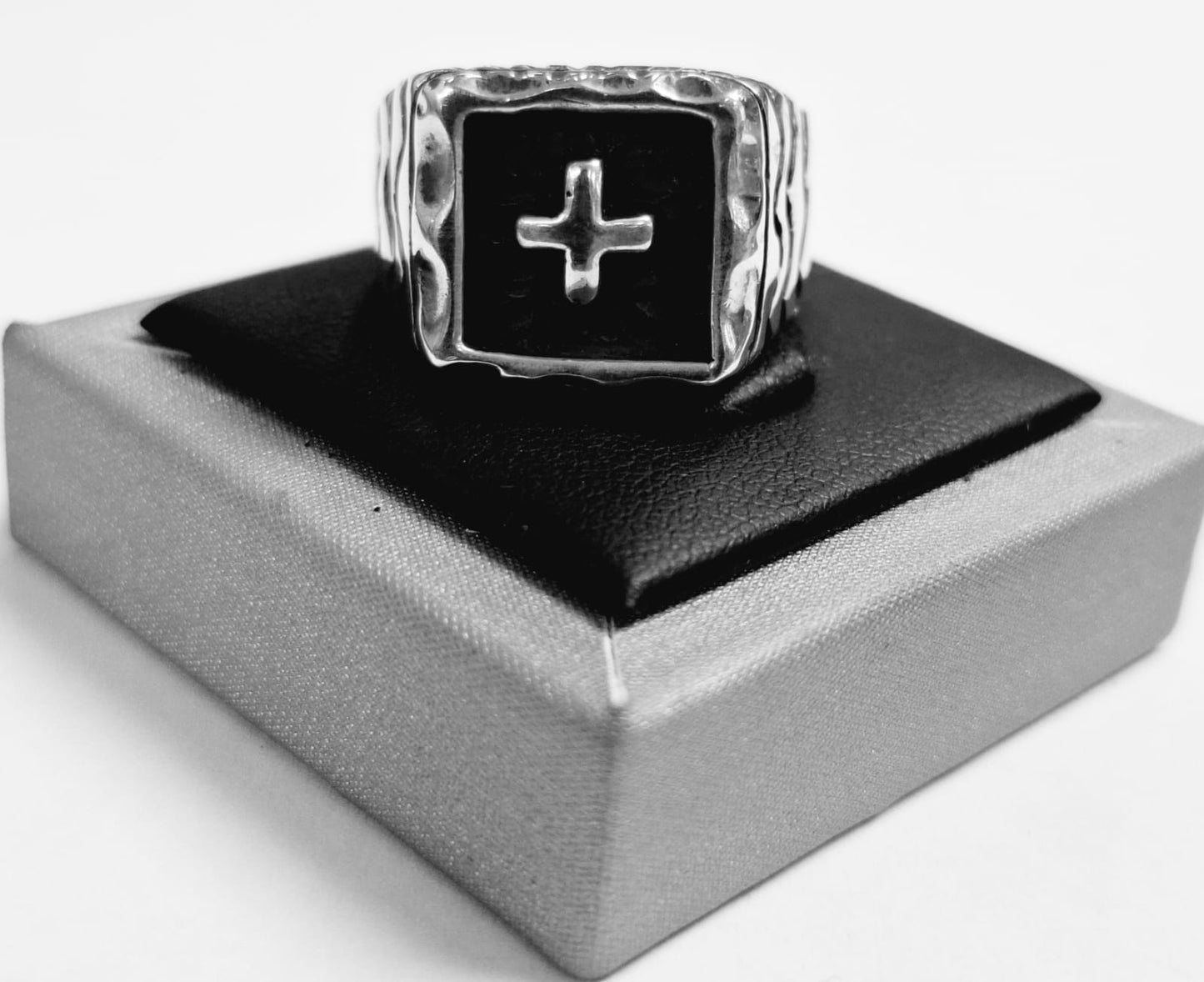 ANILLO CRUZ EN PLATA LEY 950