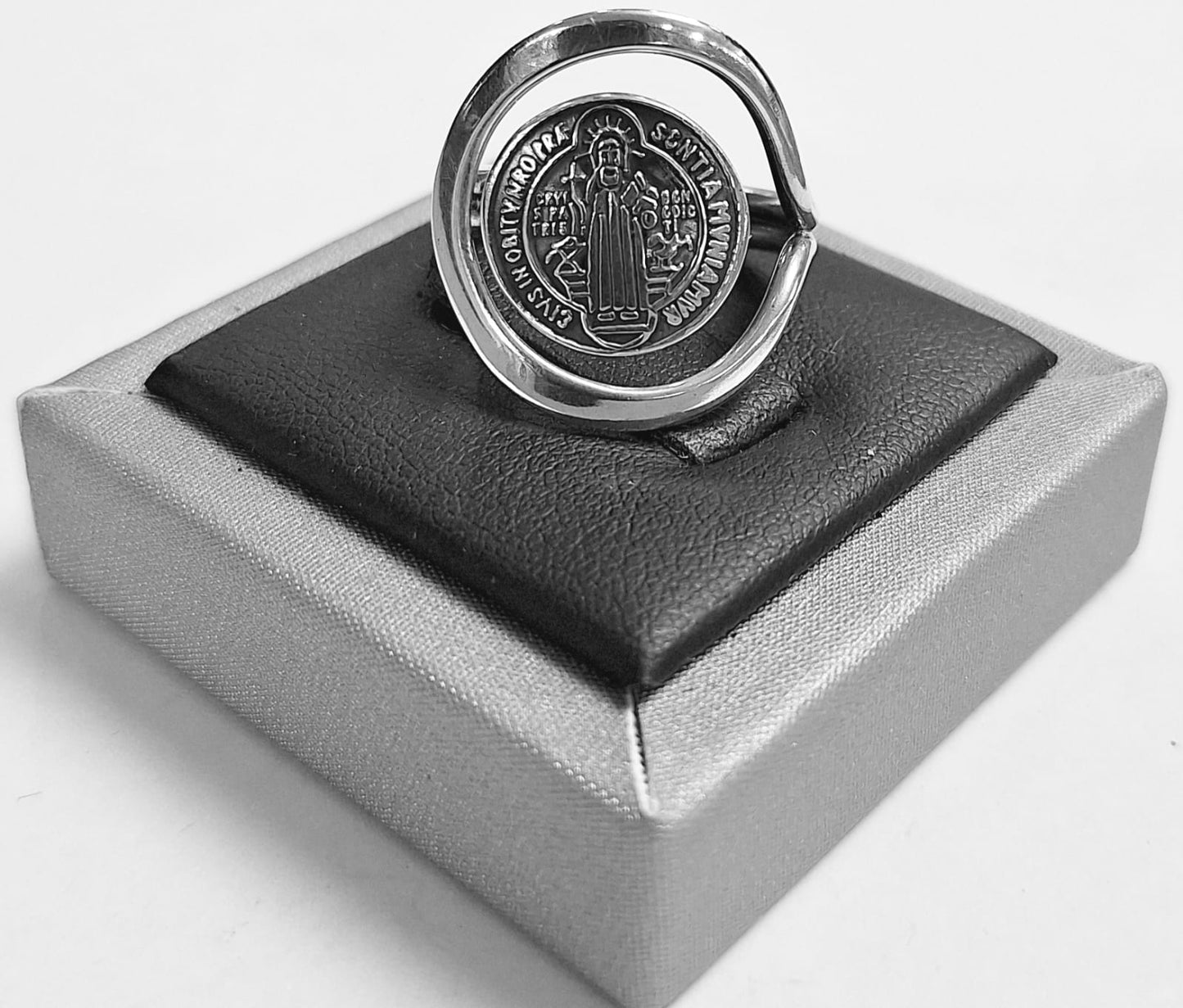 ANILLO SAN BENITO EN PLATA LEY 925