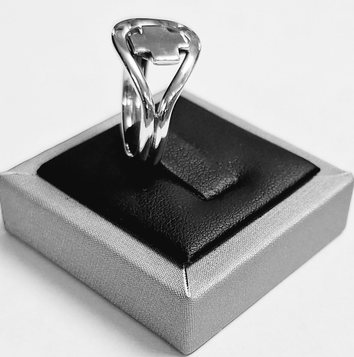 ANILLO CRUZ EN PLATA LEY 925