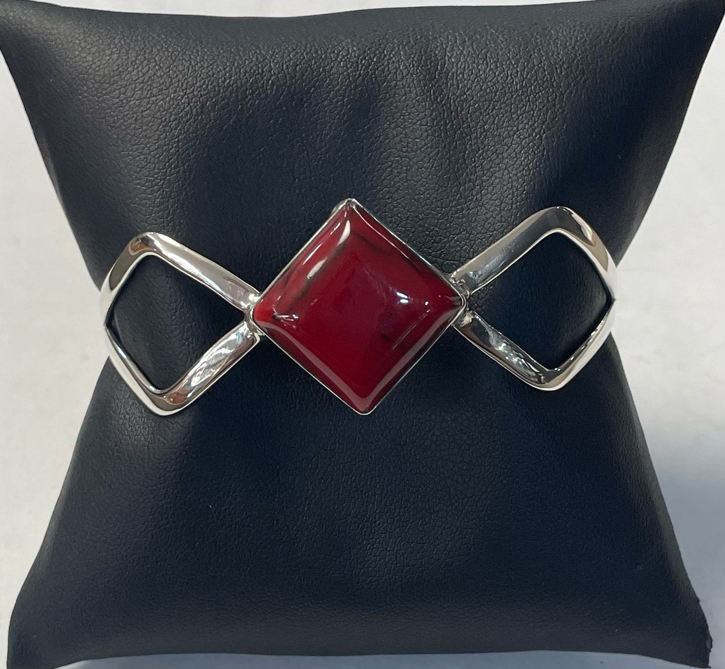 BRAZALETE CON CORAL EN PLATA LEY 925
