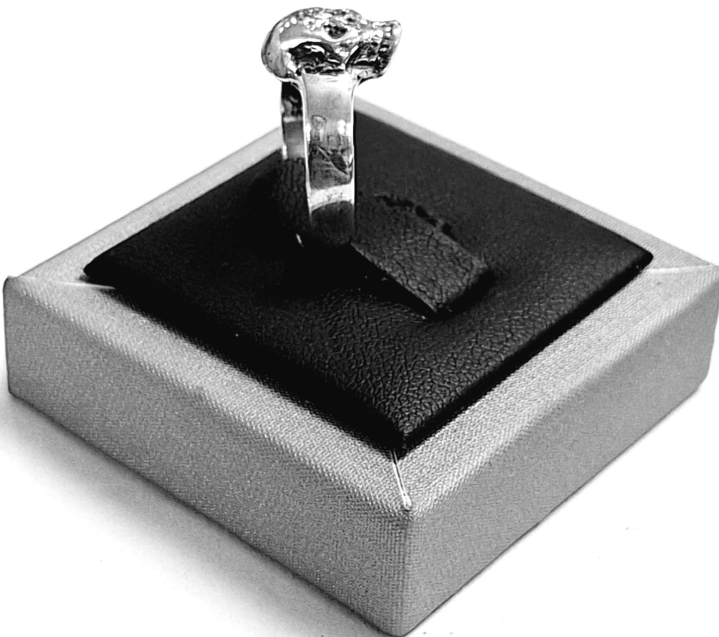 ANILLO CALAVERA EN PLATA LEY 925