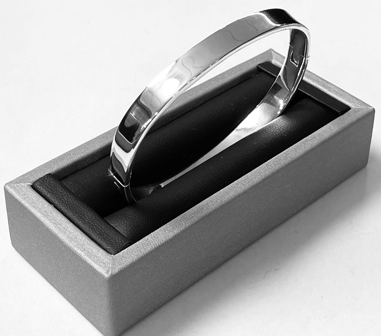 BRAZALETE OVALADO EN PLATA LEY 925