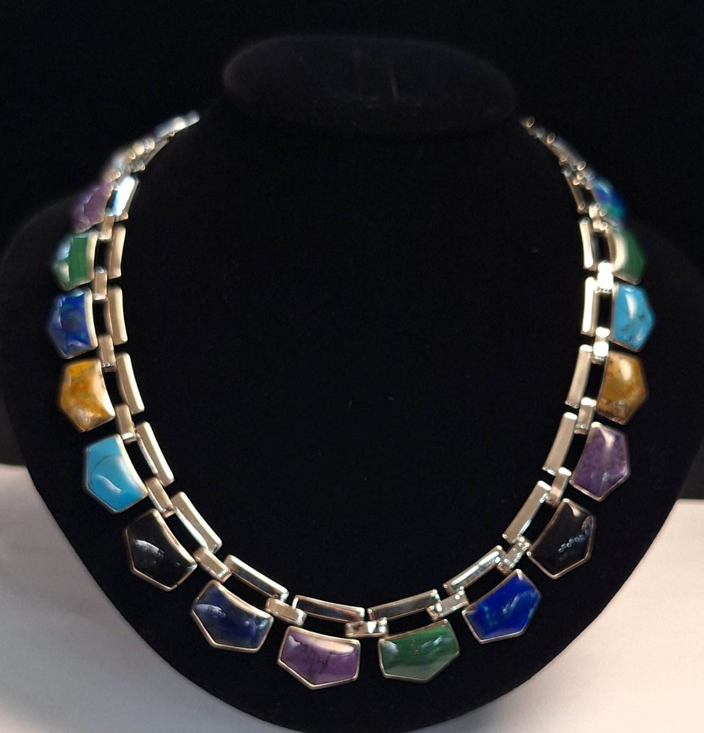 COLLAR CON INCRUSTACIONES DE DIFERENTES PIEDRAS EN PLATA LEY 950
