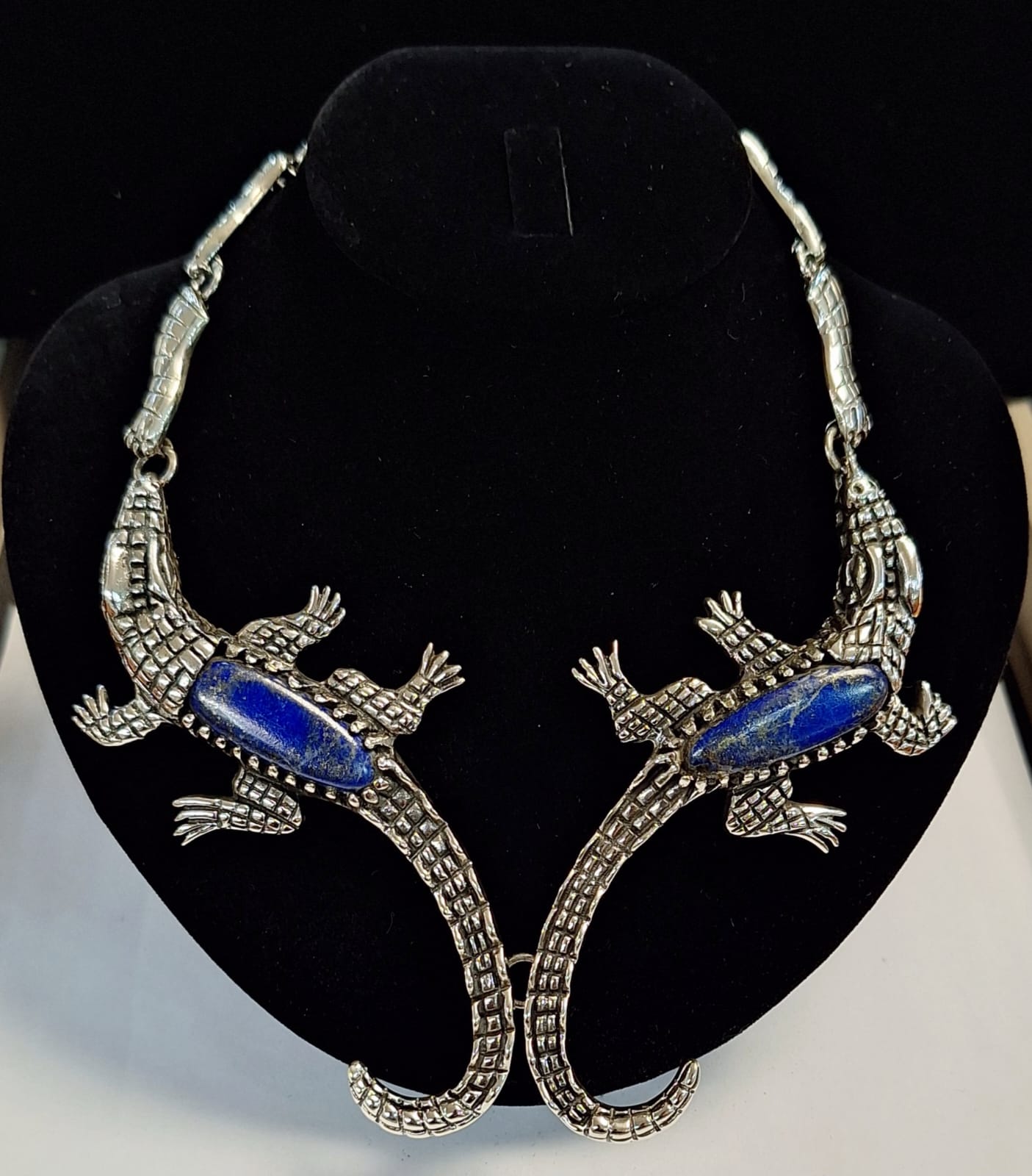 COLLAR COCODRILO CON INCRUSTACION DE LAPISLAZULI EN PLATA LEY 925