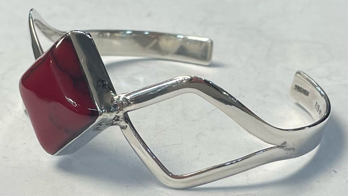 BRAZALETE CON CORAL EN PLATA LEY 925