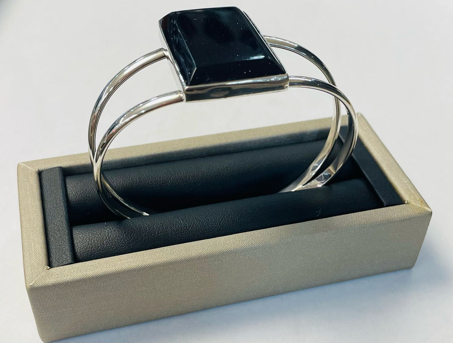 BRAZALETE EN PLATA LEY 925 CON OBSIDIANA