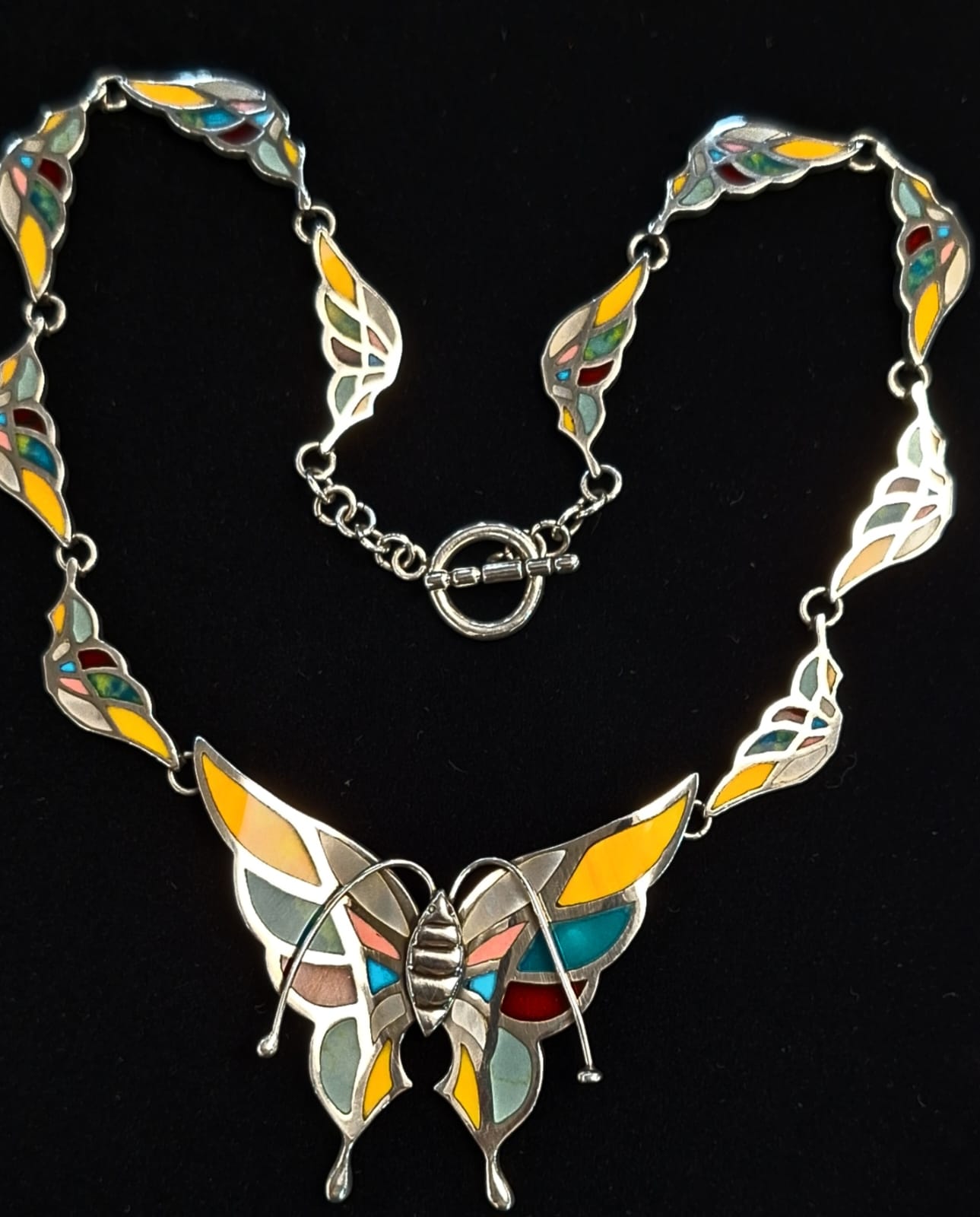 COLLAR MARIPOSA CON DIFERENTES INCRUSTACIONES DE PIEDRA EN PLATA LEY 950