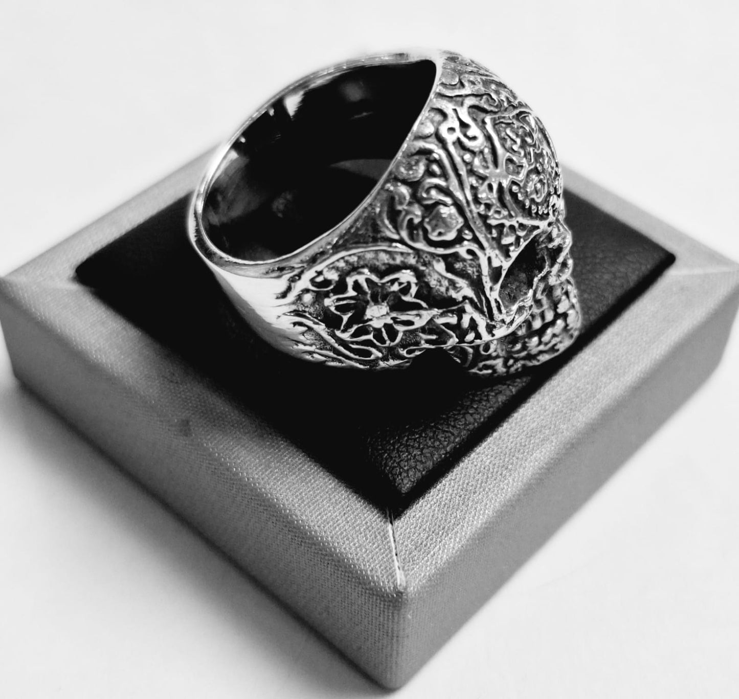 ANILLO CALAVERA EN PLATA LEY 925