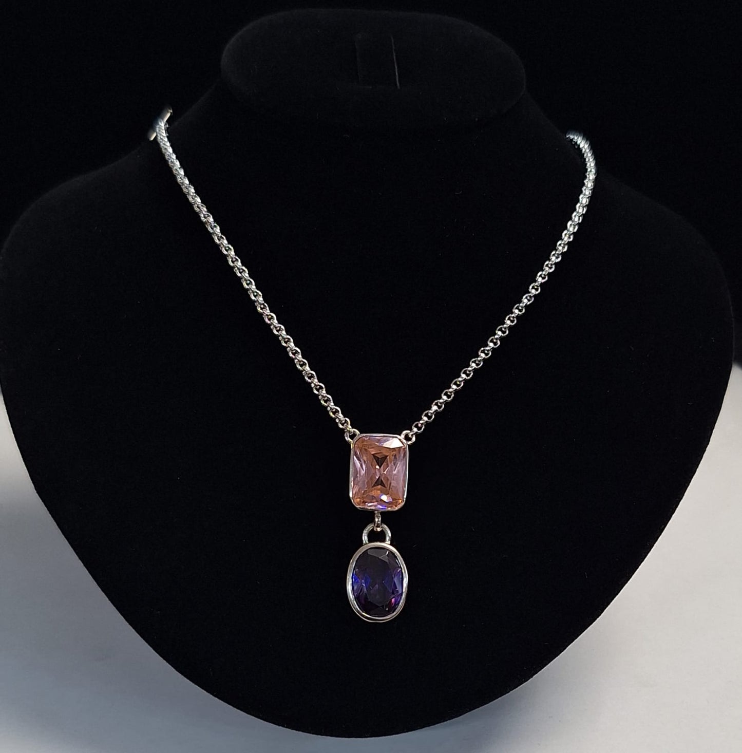 COLLAR CON INRUSTACIONES DE TOPACIO ROSA Y AMATISTA EN PLATA LEY 925