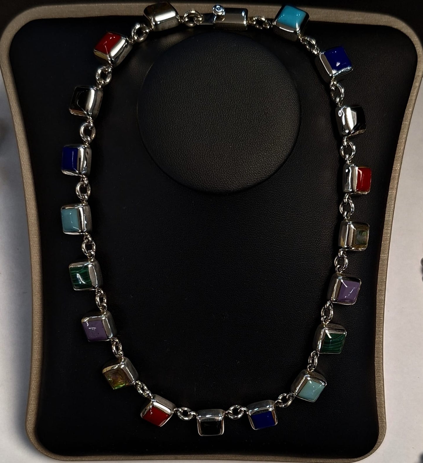 COLLAR CON INCRUSTACIONES DE DIFERENTES PIEDRAS EN PLATA CON PIEDRA EN PLATA LEY 925