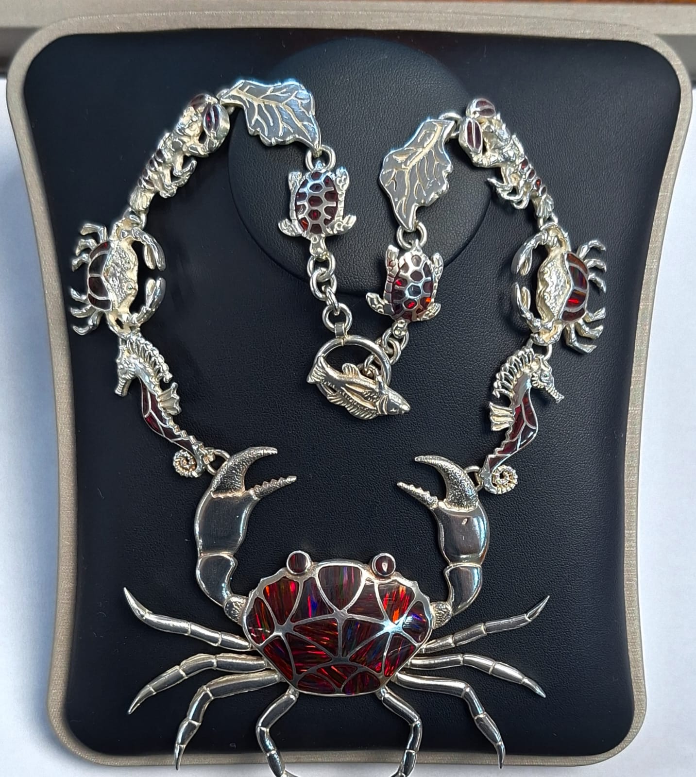 COLLAR CON INCRUSTACIONES DE ÓPALO EN PLATA LEY 950