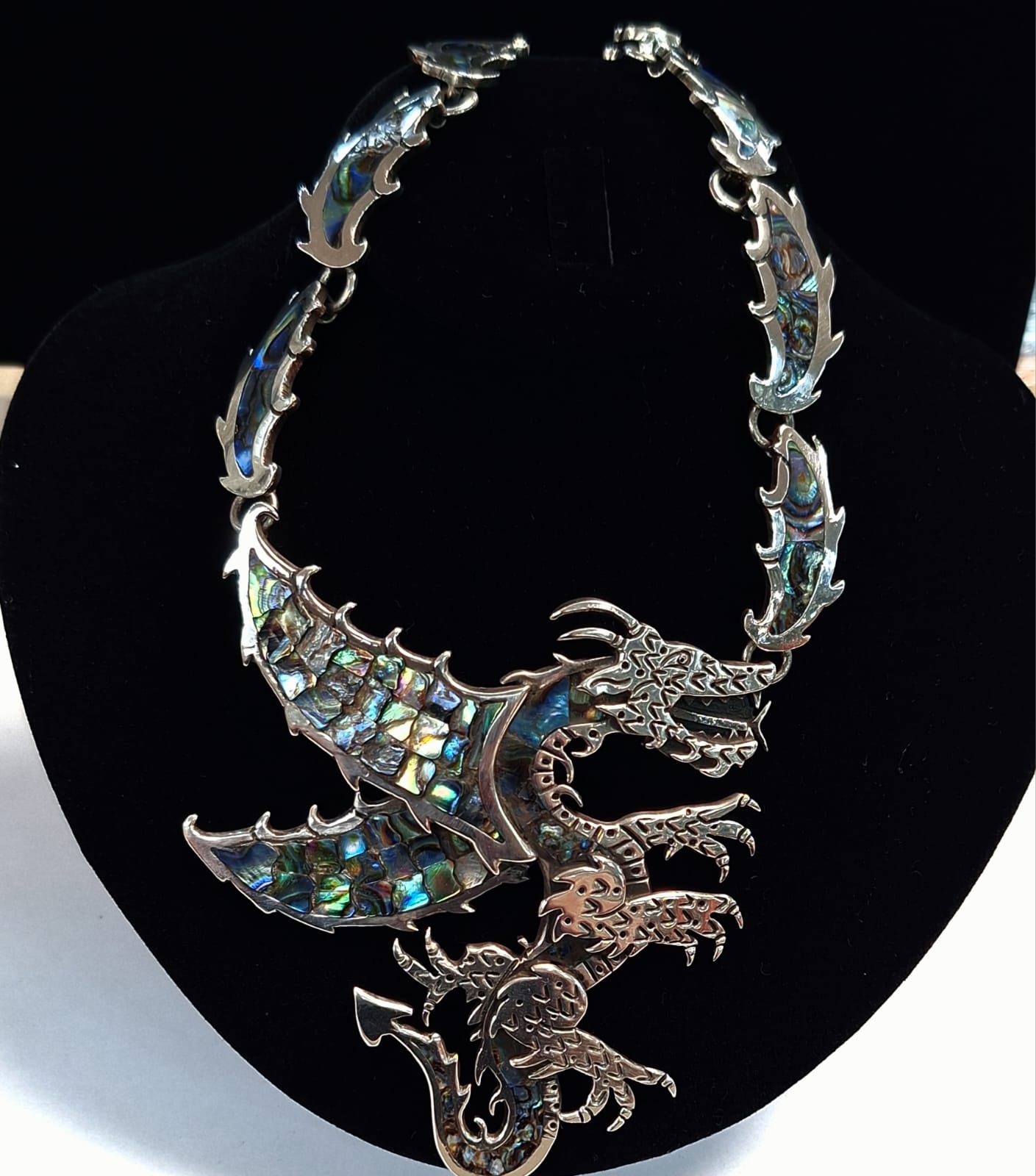 COLLAR CON INCRUSTACIONES DE ABULON EN PLATA LEY 925