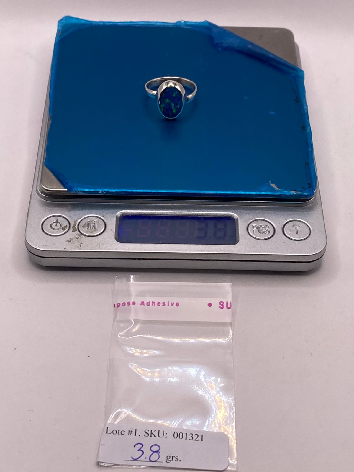 ANILLO AJUSTABLE DE PLATA LEY 925 CON ÓPALO AZUL OVALADO