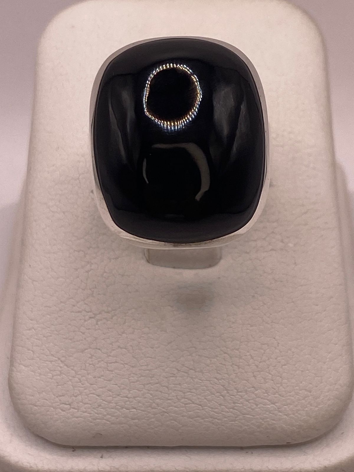 ANILLO CONTEMPORÁNEO DE PLATA LEY 925 CON ÓNIX NEGRO