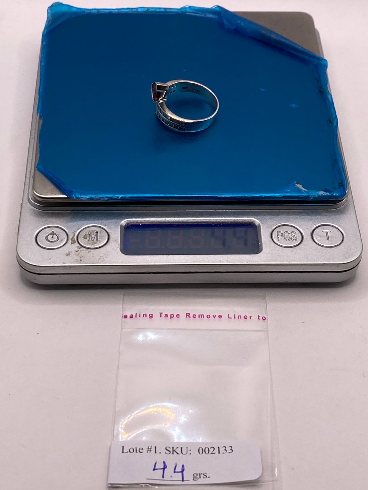 Anillo Moderno Cruzado con Zirconia Naranja y Detalles Brillantes en Plata Ley 925