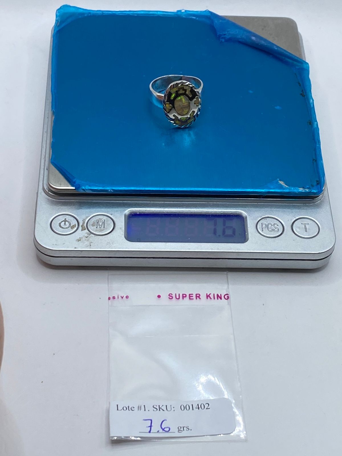 ANILLO OVALADO DE PLATA .950 CON ÓPALO DE FUEGO TORNASOL