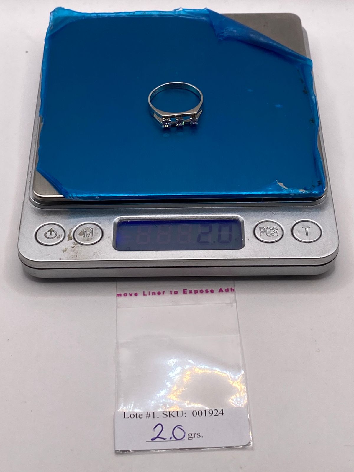 ANILLO DE PLATA LEY 925 CON TRES ZIRCONIAS BLANCAS