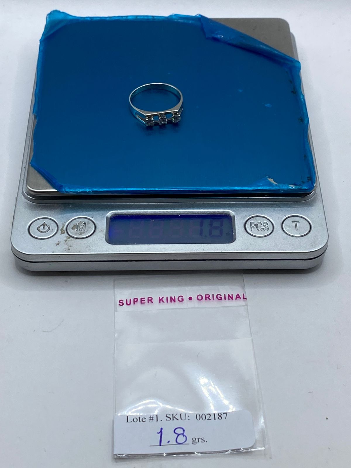 Anillo de Plata Ley 925 con Tres Zirconias Blancas