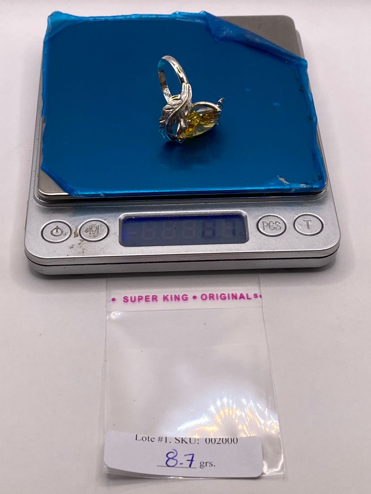 Anillo de Plata 925 con Zirconia Amarilla Ovalada y DiseƱo de Hojas