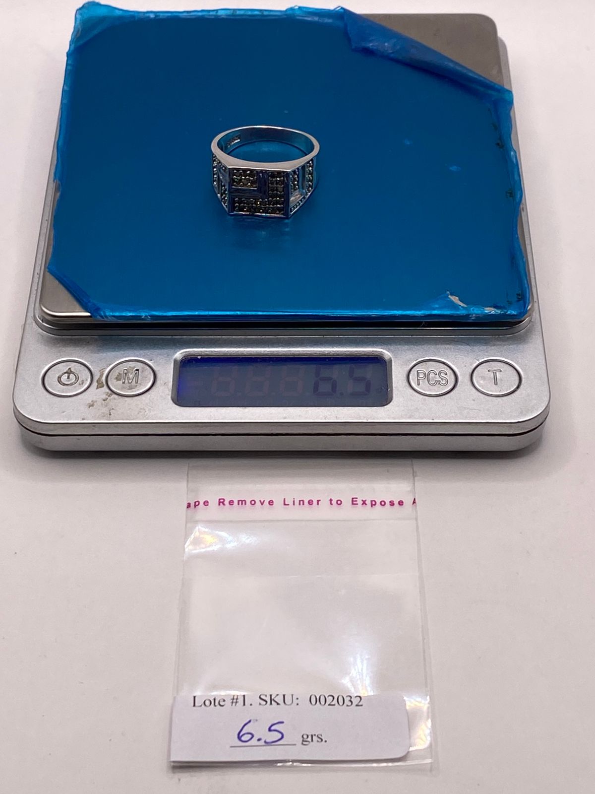Anillo Tipo Sello con Zirconias en Plata Ley 925