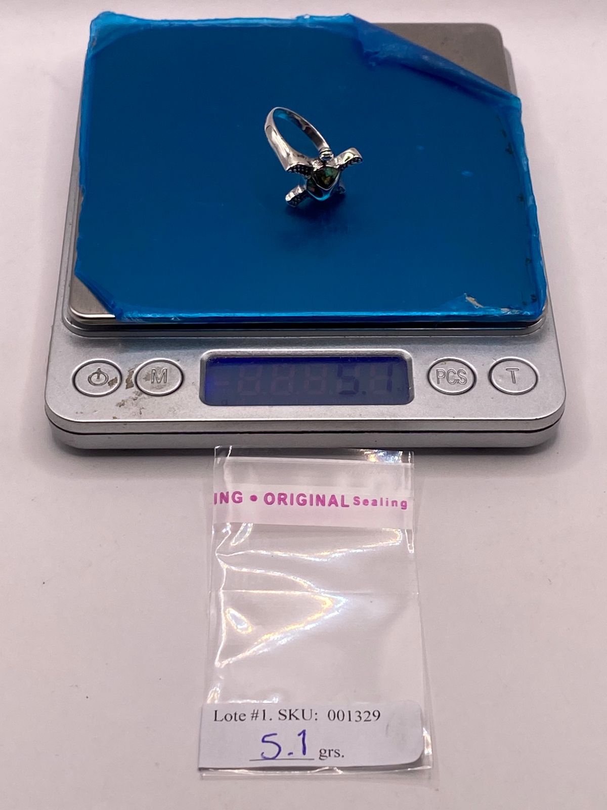 ANILLO DE TORTUGA EN PLATA LEY 950 CON ÓPALO DE FUEGO