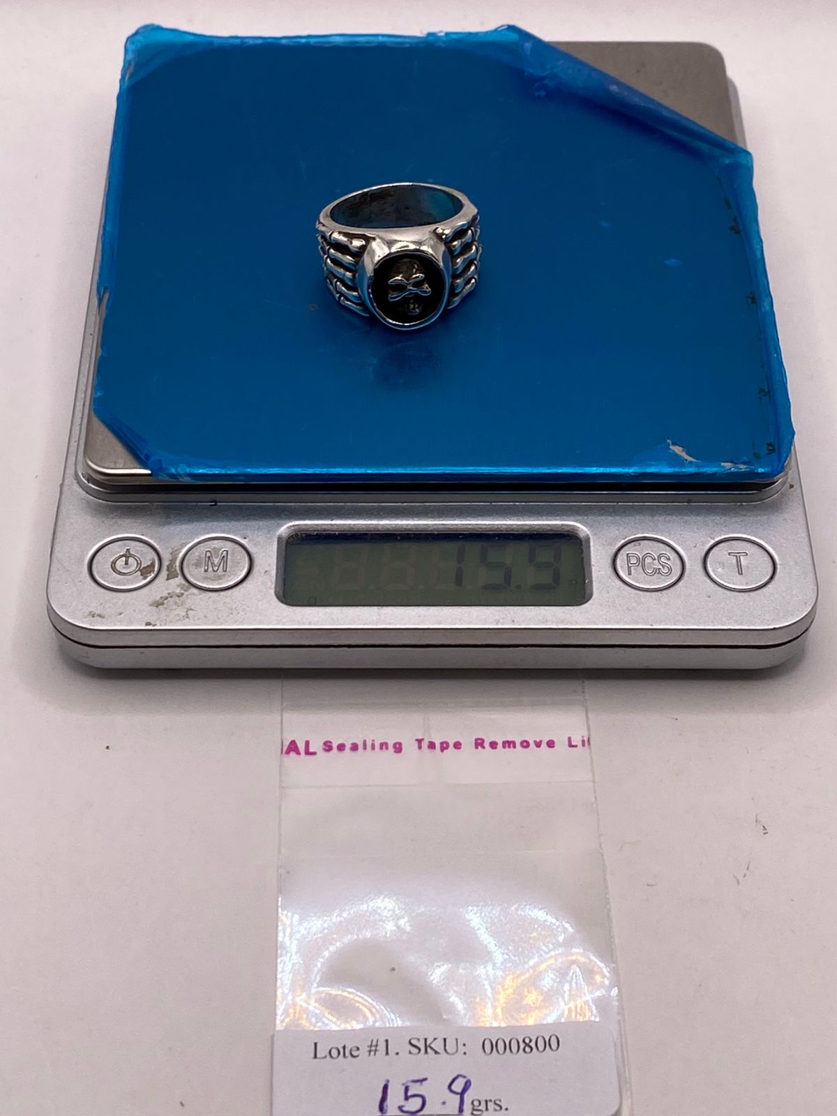 Anillo Artesanal en Plata con Calavera y Banda Estilo Huesos