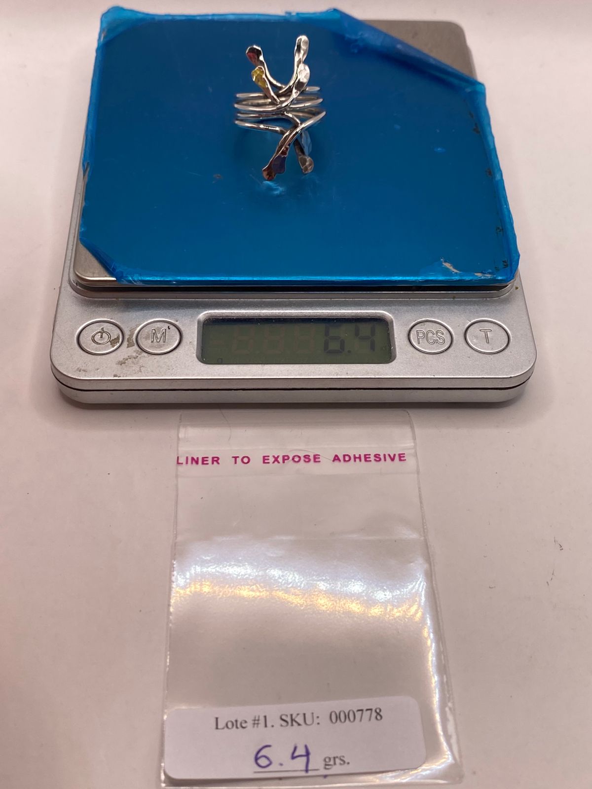 Anillo Artesanal en Plata con Diseño Orgánico Entrelazado Martillado