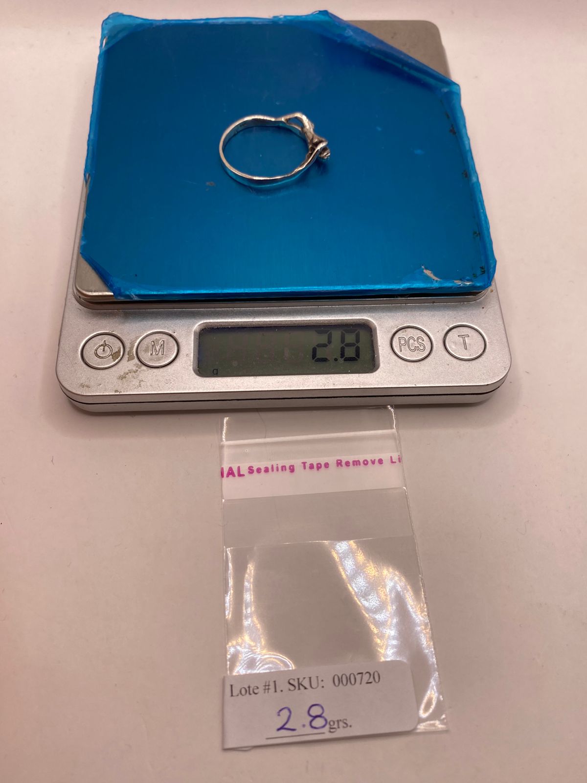 Anillo Artesanal en Plata con Figura Humana Estilizada