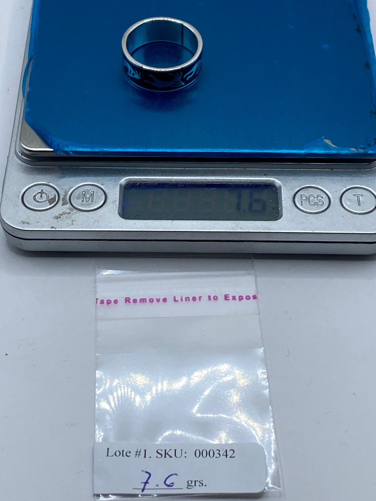 Anillo Artesanal de Plata .925 con Ónix Negro – Diseño Tribal Contemporáneo