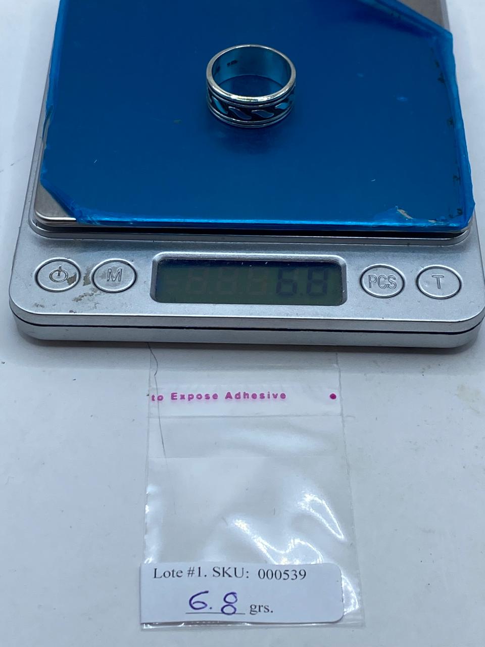 Anillo Banda Texturizada en Plata .925 Diseño Moderno con Contraste