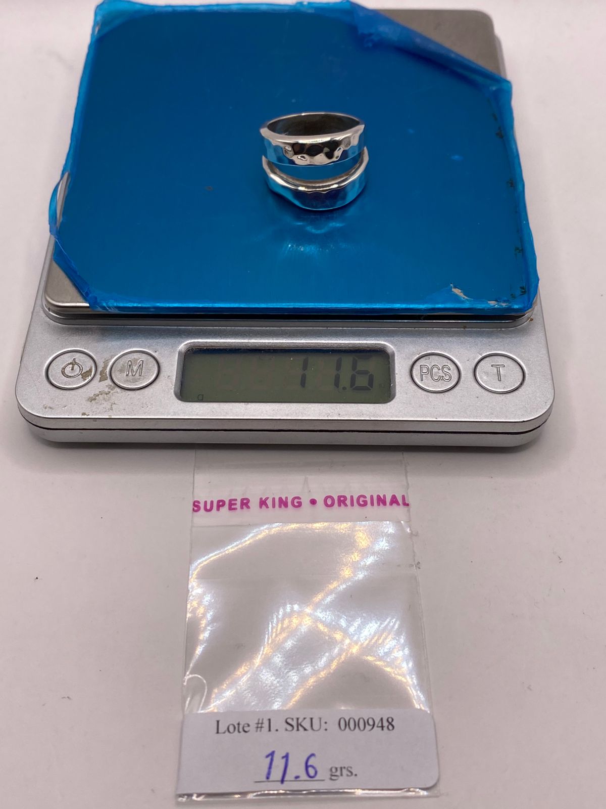Anillo Clásico de Plata Ley .925 con Acabado Martillado