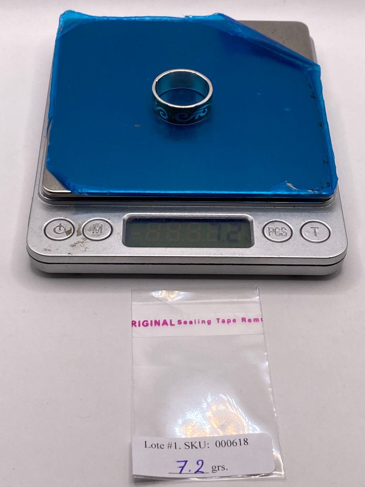 Anillo de Malaquita con Greca Ornamentada