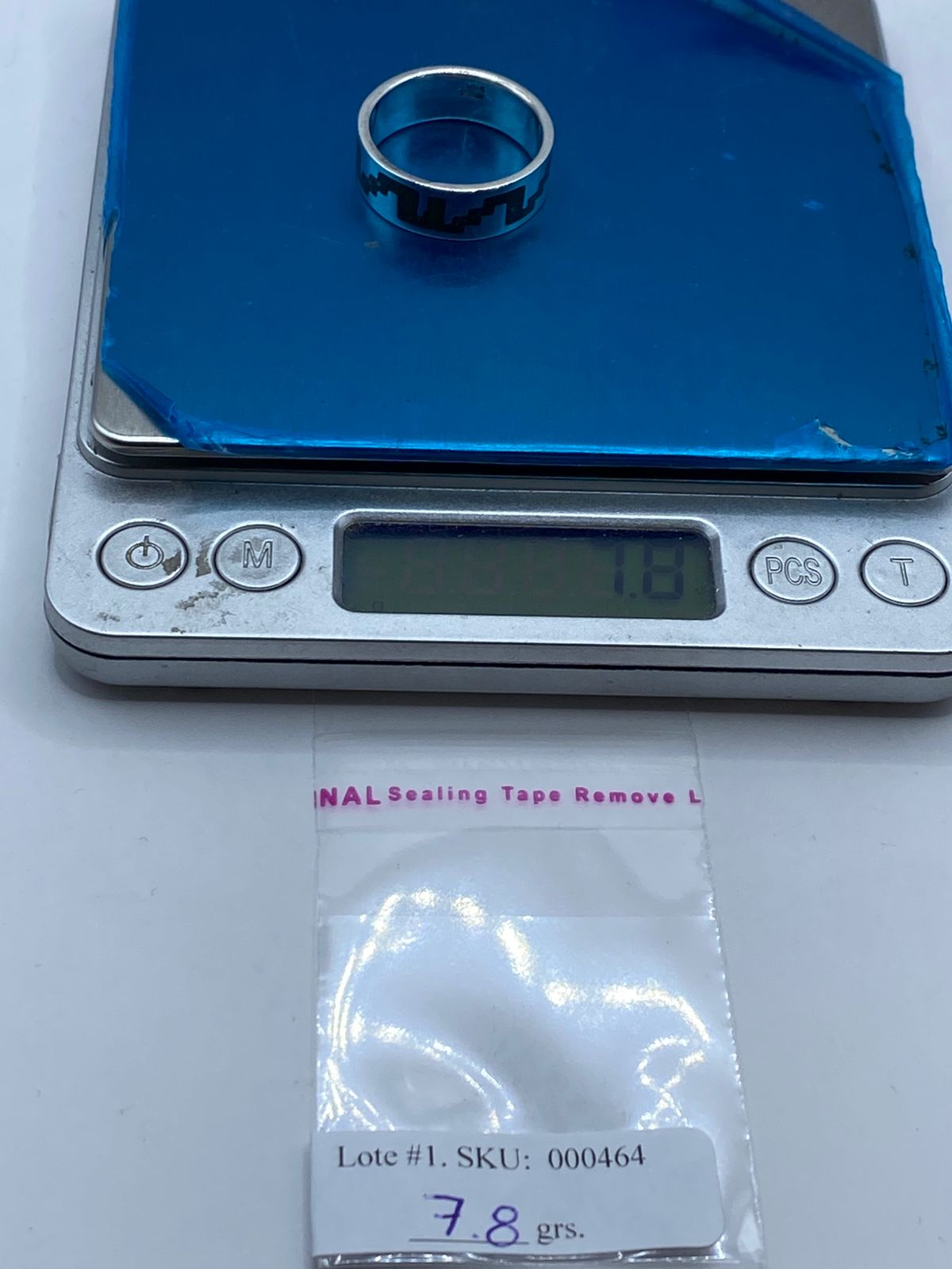 Anillo de Malaquita con Greca Arquitectónica Calada en Plata .925