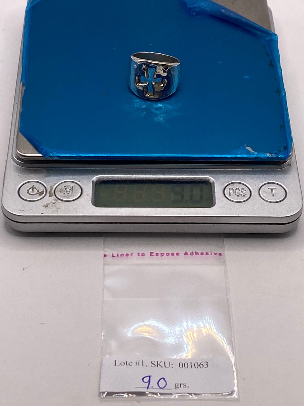 Anillo Martillado con Cruz Recortada en Plata .925