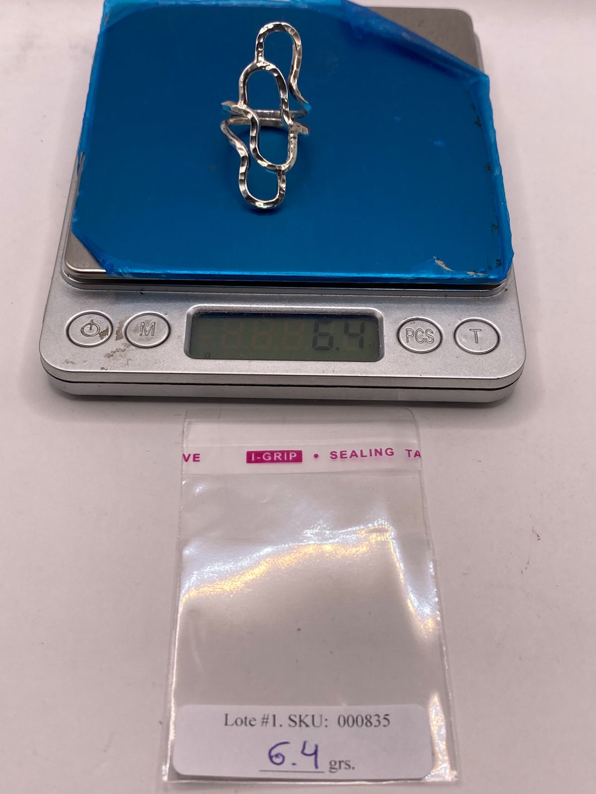 Anillo de Plata .925 con Diseño Orgánico Geométrico y Acabado Martillado