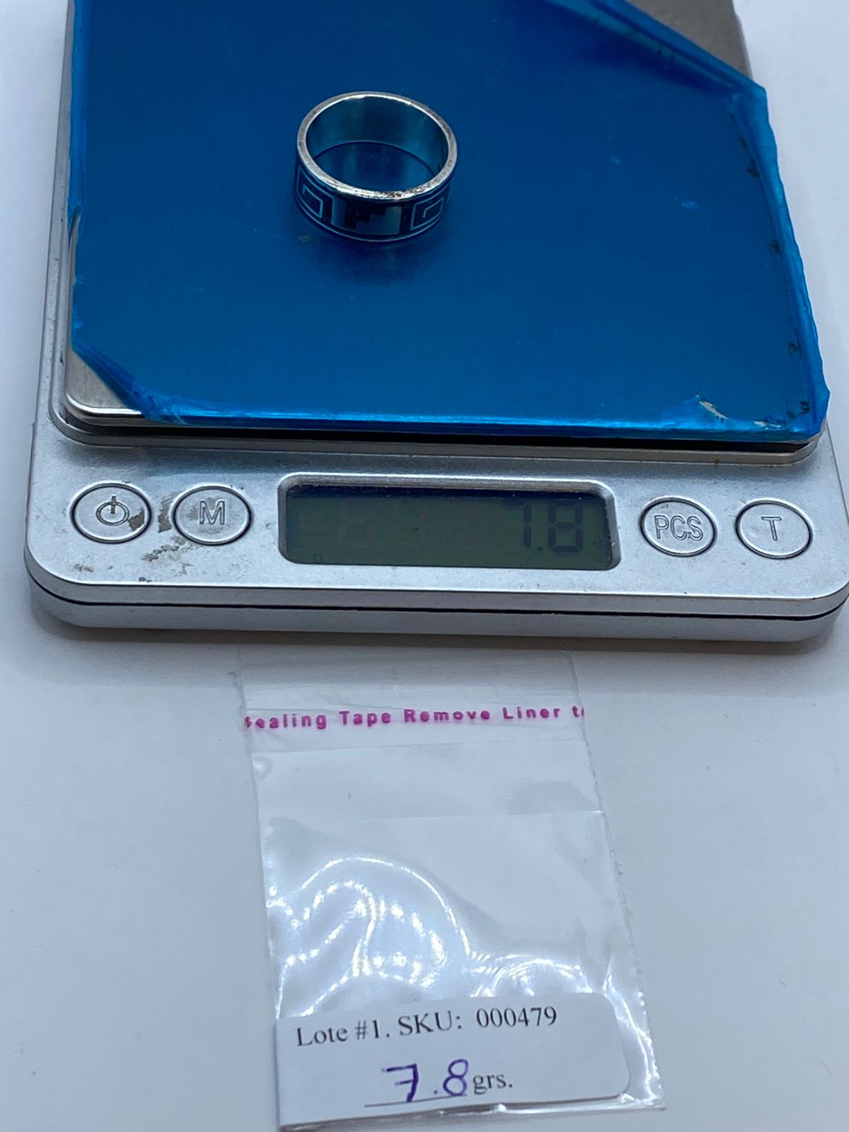 Anillo de Turquesa en Plata .925 – Greca Clásica con Fuerza Contemporánea